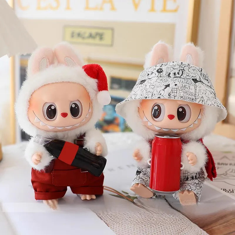 17cm 3rd Gen Labubu Trendy Retro Outfit – Graffiti Strap Pants, Hat & Sitting Party Pendant