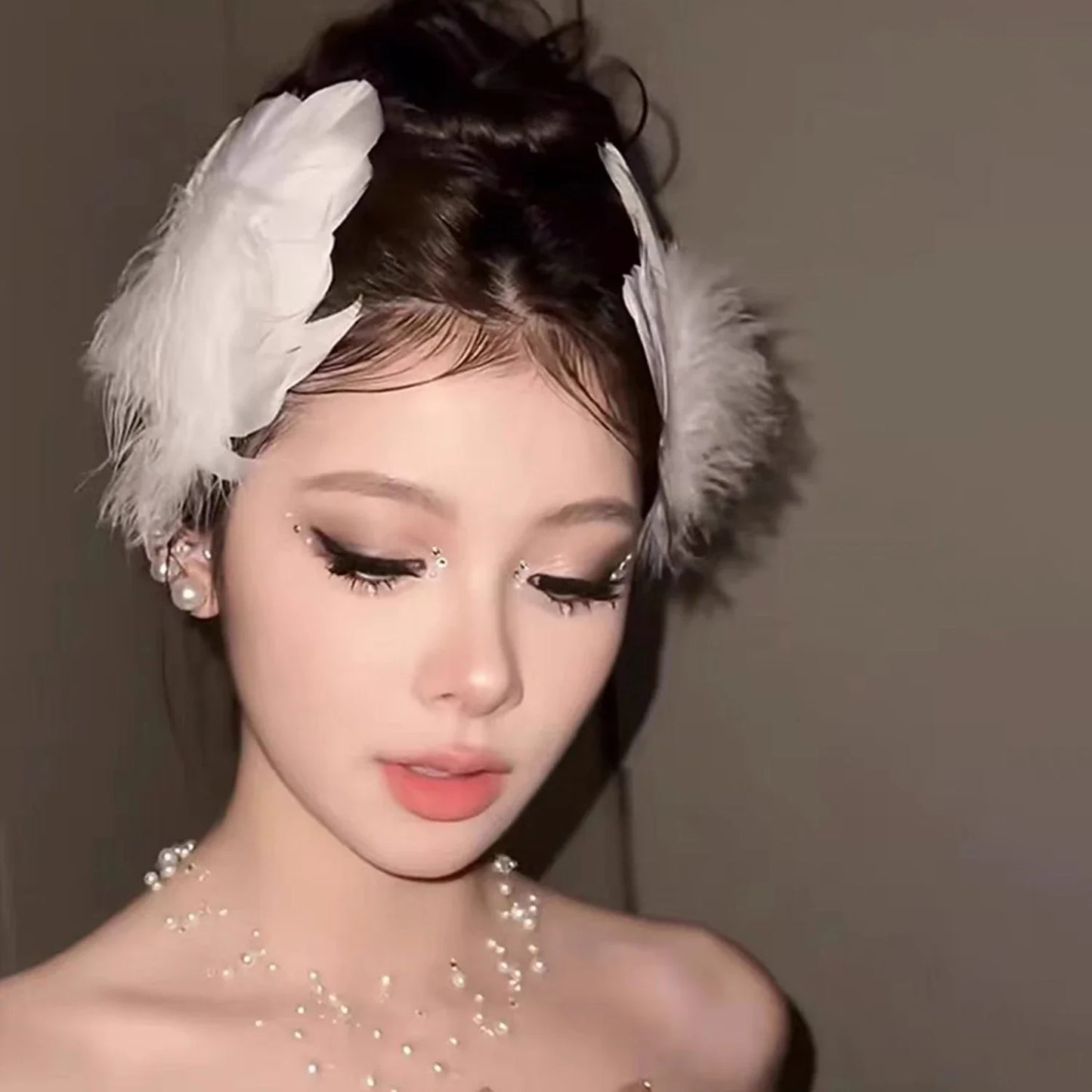 White Swan Feather Hairpin – Ballet Style Side Clip with Faux Pearl for Girls, Party & Stage Performance Accessories