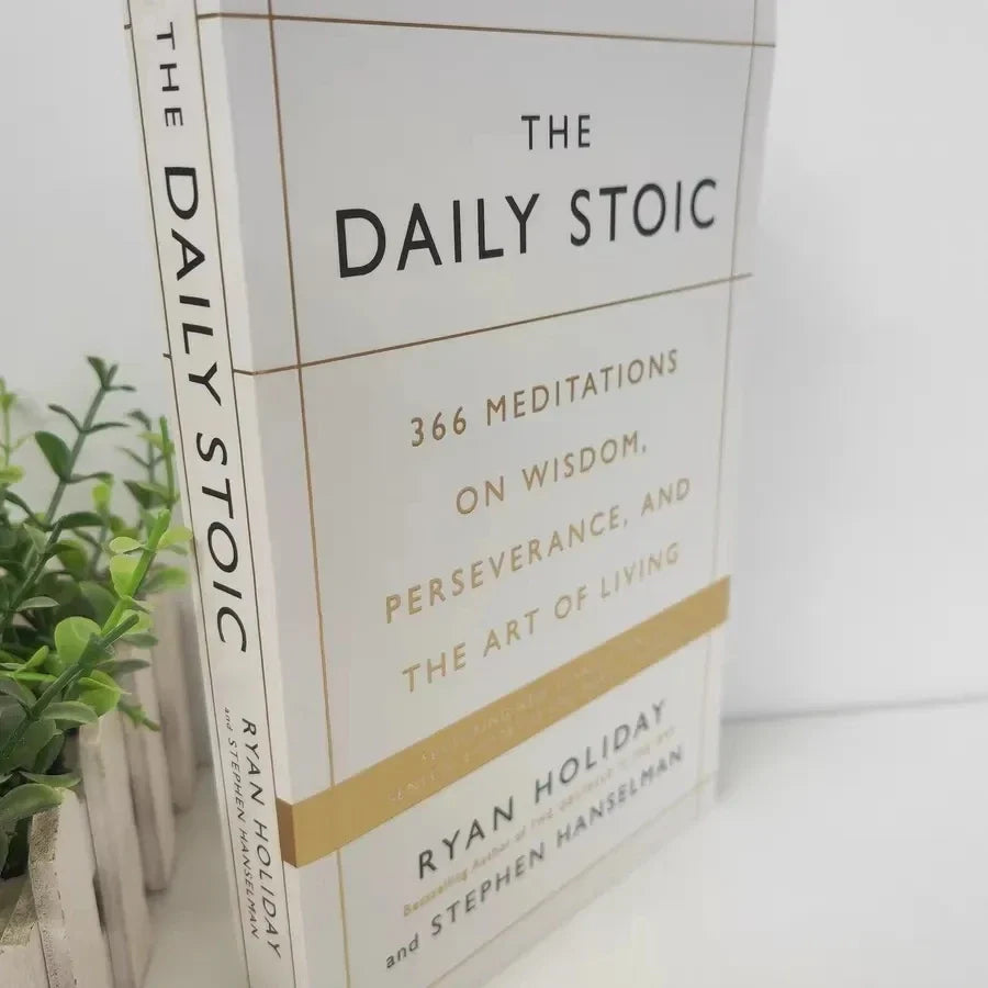 The Daily Stoic by Ryan Holiday – 366 Meditations on Wisdom, Perseverance, and the Art of Living Book (Libros)