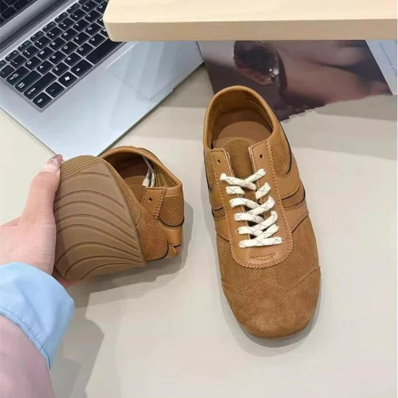 German 2025 Women’s Leather Sneakers — Retro Lace-Up Flat Training Shoes, Large Size Forrest Gump Style