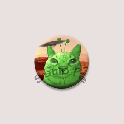 Cute Green Alien Cat Round Badge – Funny Cartoon Animal Brooch Pin for Backpack, Lapel & Gifts