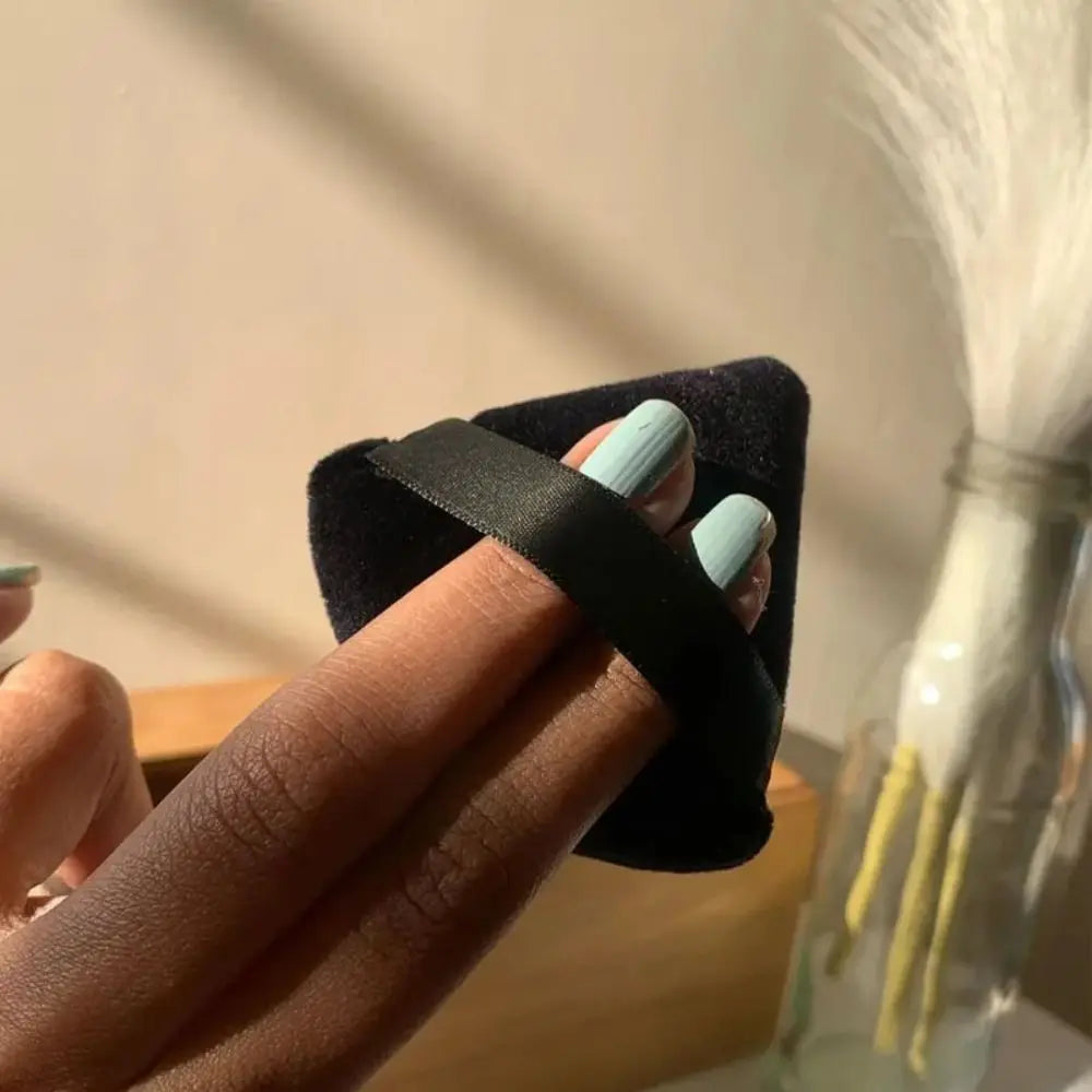 Diamond Triangle Velvet Powder Puff – Soft Makeup Sponge for Smooth Facial Foundation Application