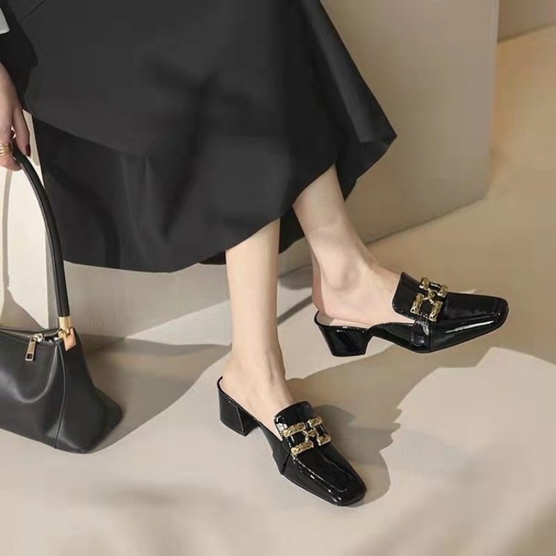 Fashion Women’s Half Slippers — Outdoor Med-Heeled Slides with Toe Chain Decoration, Luxury Square Heel Sandals 2023