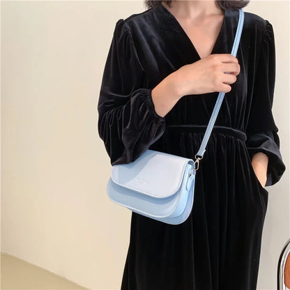 Women's Crossbody Bag – Solid Color Fashionable Retro Flipped Design, Casual and Simple Style