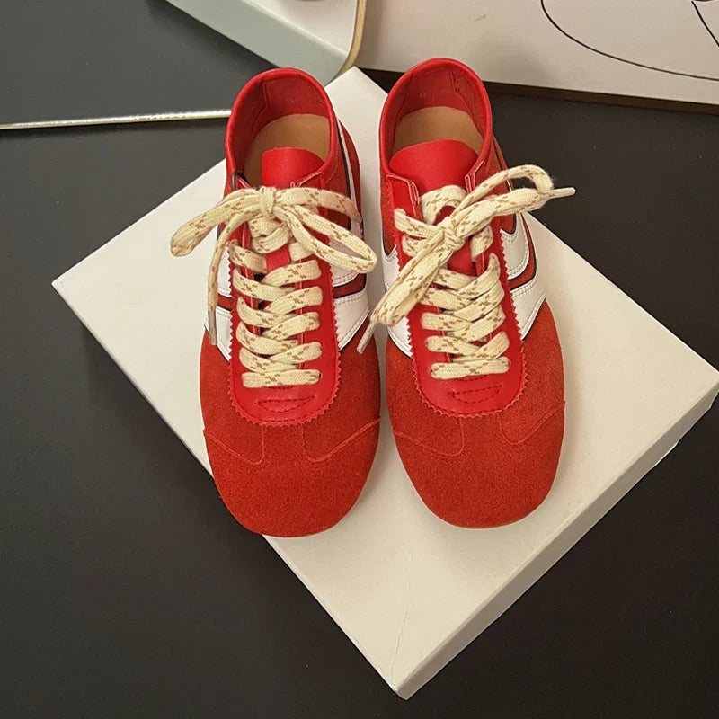 German 2025 Women’s Leather Sneakers — Retro Lace-Up Flat Training Shoes, Large Size Forrest Gump Style