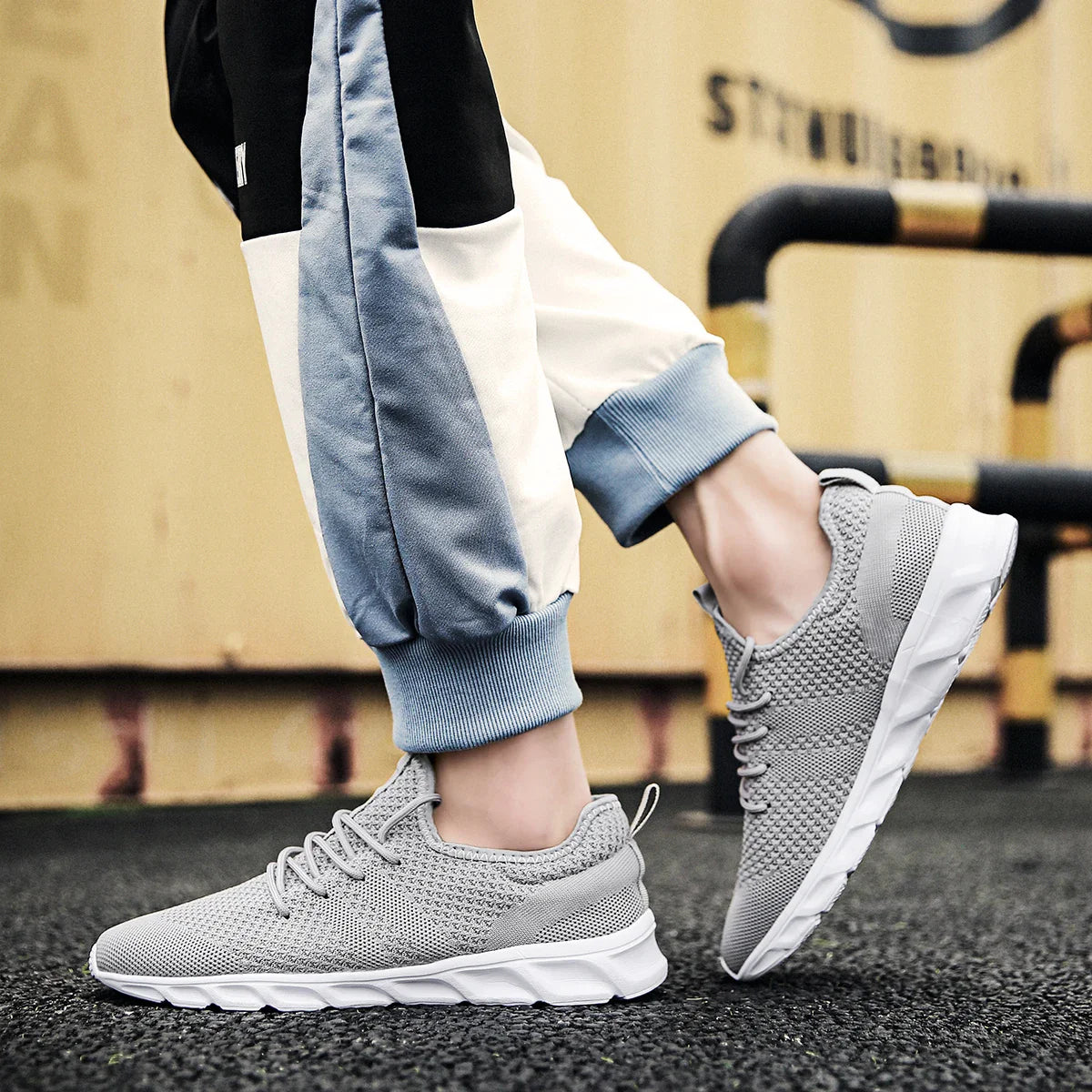 Men's Light Running Shoes – Comfortable, Breathable, Anti-Skid & Wear-Resistant Sneakers for Jogging & Sports
