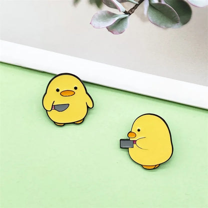 Cute Yellow Duck with Knife Enamel Brooch – Fun Cartoon Metal Pin, Creative Personality Badge & Best Friend Gift