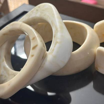 Exaggerated Thick Resin Off-White Imitation Marble Wide Bracelet – Stylish Jewelry for Women’s Party & Vacation
