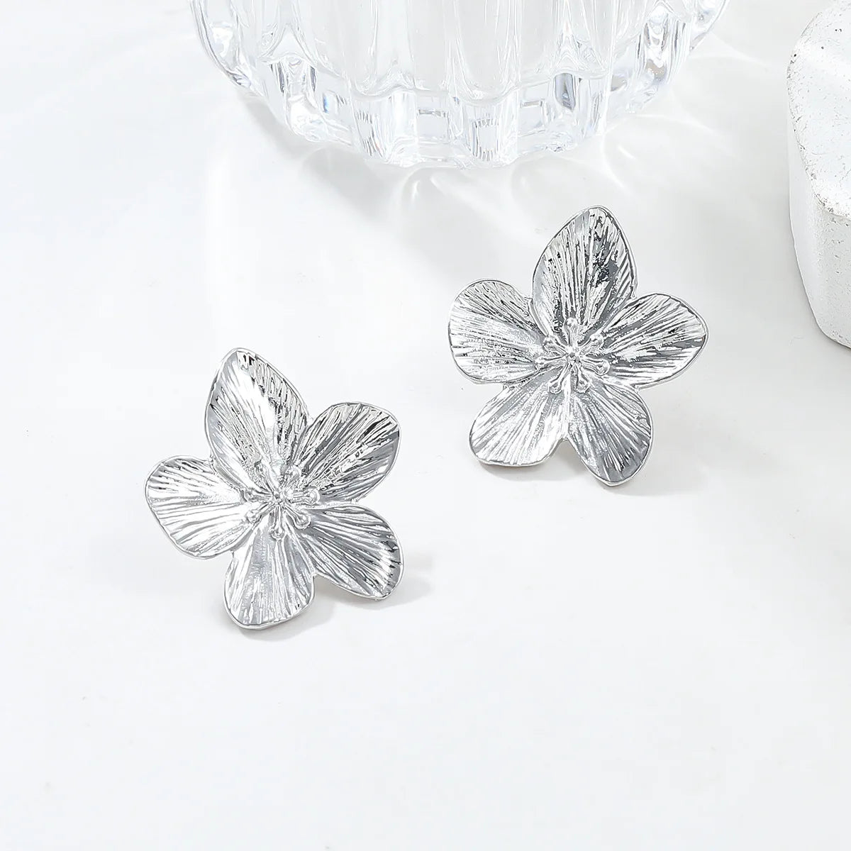 2PC Women's Trendy Stainless Steel Flower Earrings – Fashionable Outdoor Travel & Party Gifts