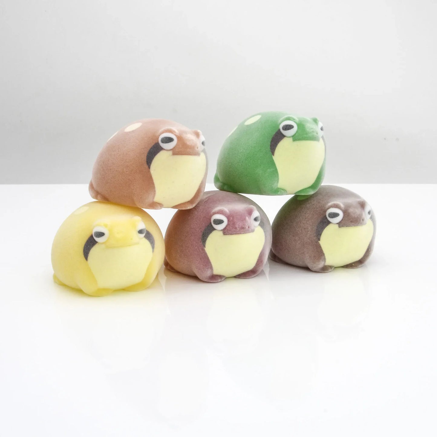 Yell World Capsule Toy – Kinako Mabushi Warabimochi Kawaii Pet Flocked Soft Squeeze Frog Figures