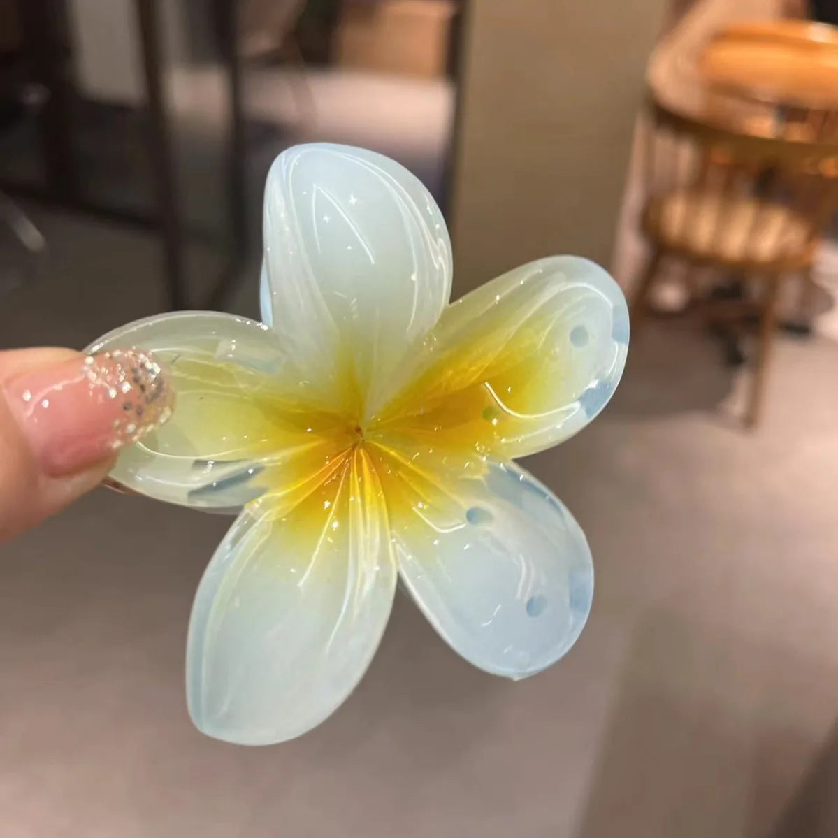 8CM Gradient Egg Flower Hair Claw Clips - Sweet Acrylic Hairpins for Women and Girls, Summer Beach Hawaiian Hair Accessories