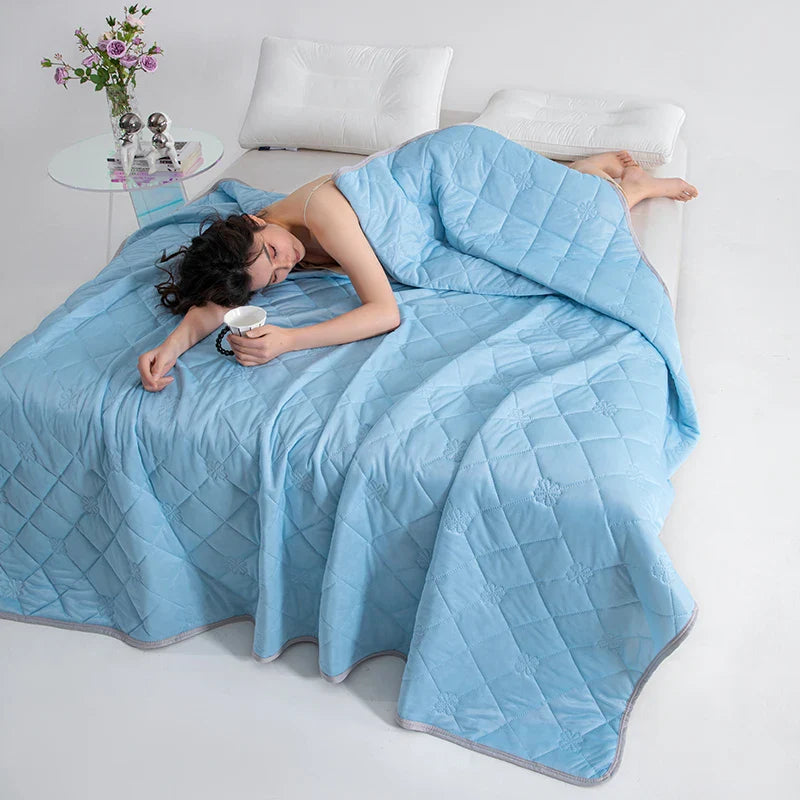 Grade A Cooling Summer Blanket – Lightweight Breathable Cooling Comforter for Bed, Soft Air-Conditioned Quilt (King/Queen Size)
