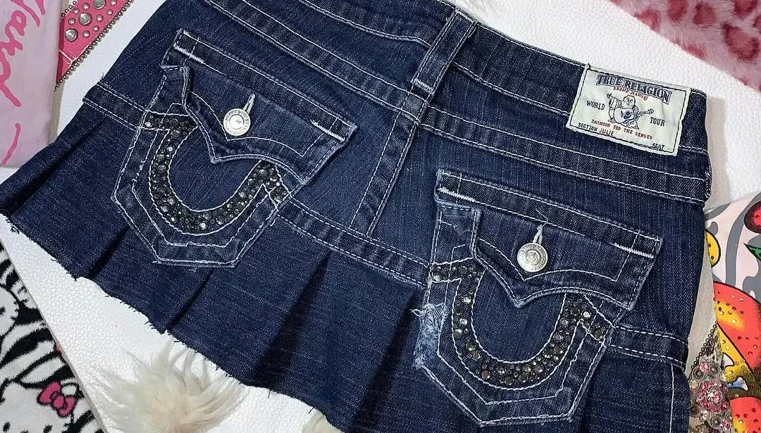 Gothic High-Waisted Y2K Denim Mini Skirt – Retro Patchwork Pleated Skirt with Letter Embroidery for Women