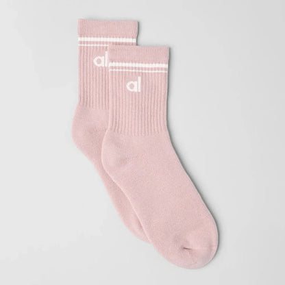 A Women's Soft Cotton Yoga Socks – Mid-Tube Solid Color Casual Socks for Men & Women*