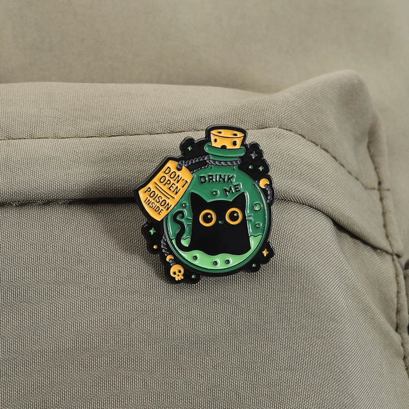 Cute Big-Eyed Black Cat Enamel Pin – Elf Magic Potion Animal Brooch for Halloween Jewelry Gift