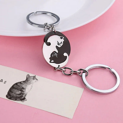 Cute Hug Cat Keychain - Heart Patchwork Round Keyring for Couples, Bags, Cars and Gifts