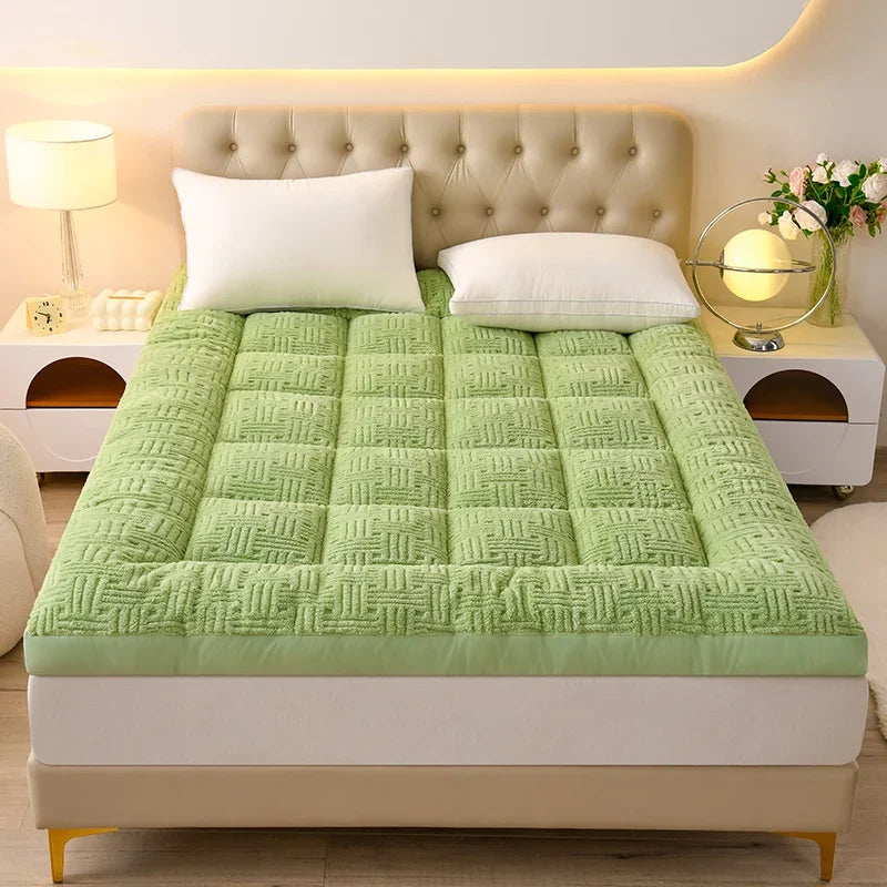Fluffy Fleece Mattress Topper - Extra Thick Warm Plush Mattress Pad for Winter, Queen Size Folding Camping Mat