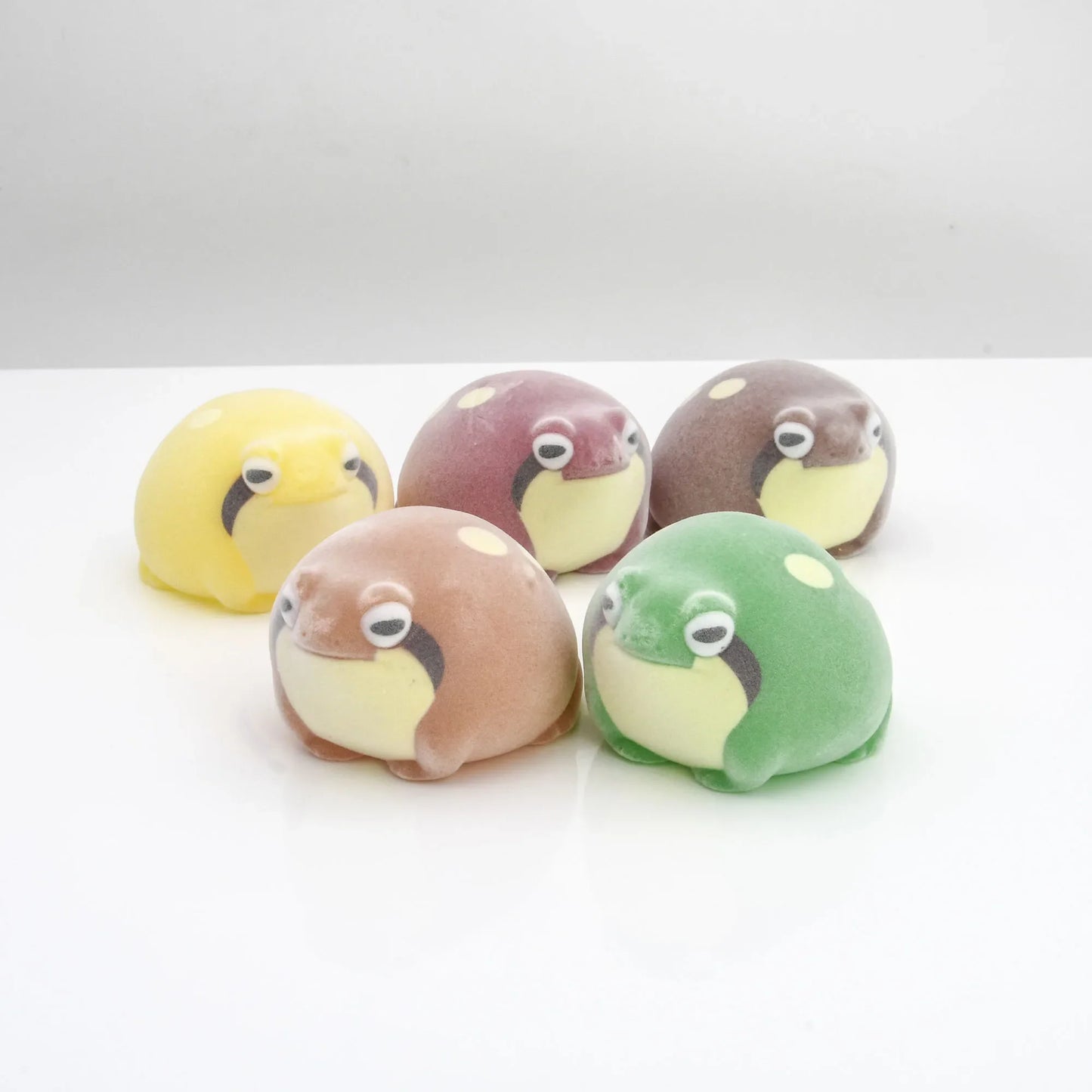 Yell World Capsule Toy – Kinako Mabushi Warabimochi Kawaii Pet Flocked Soft Squeeze Frog Figures