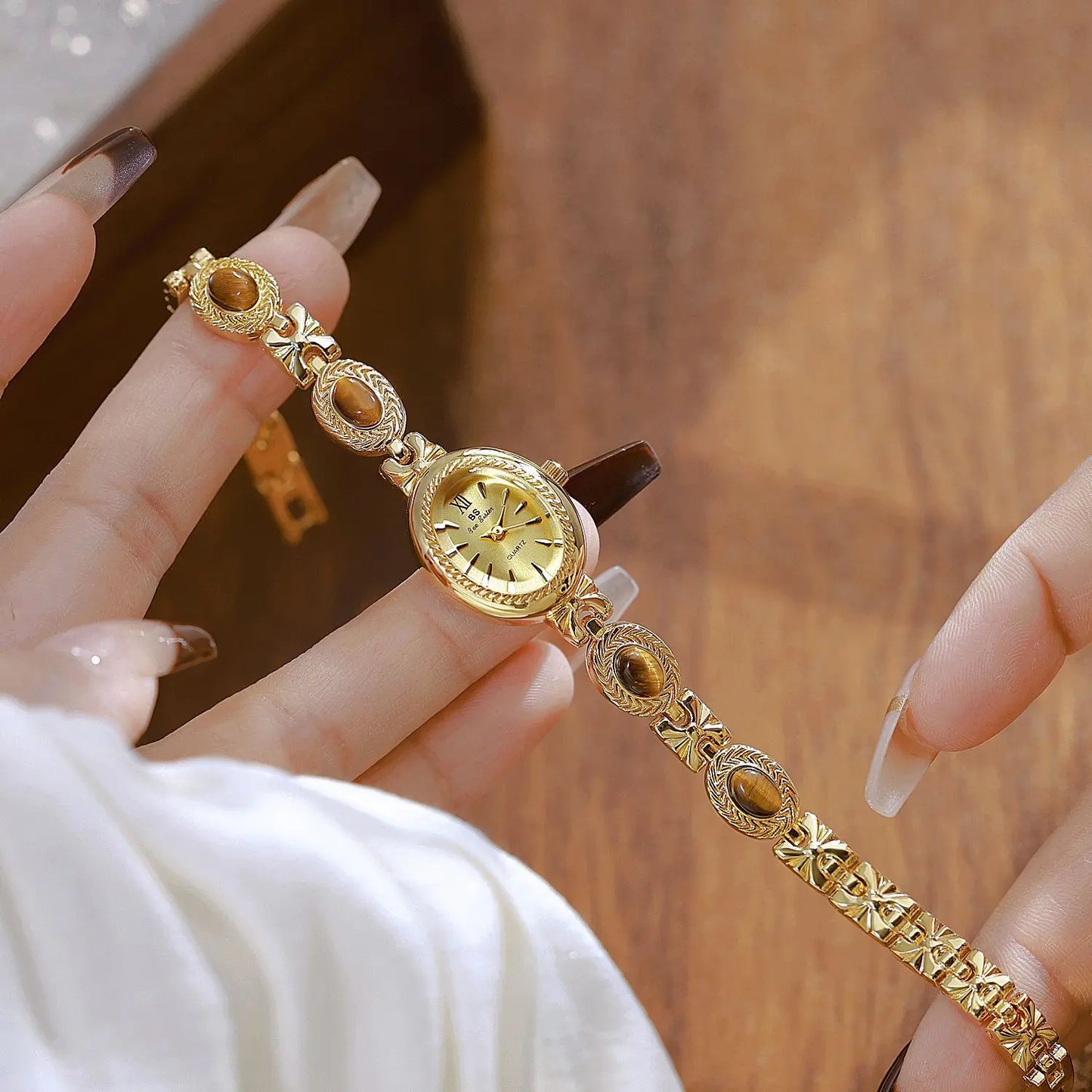 Oval Gold Women's Watch – Luxury Rhinestone Dress & Casual Quartz Small Dial Wristwatch 2025 ⌚✨