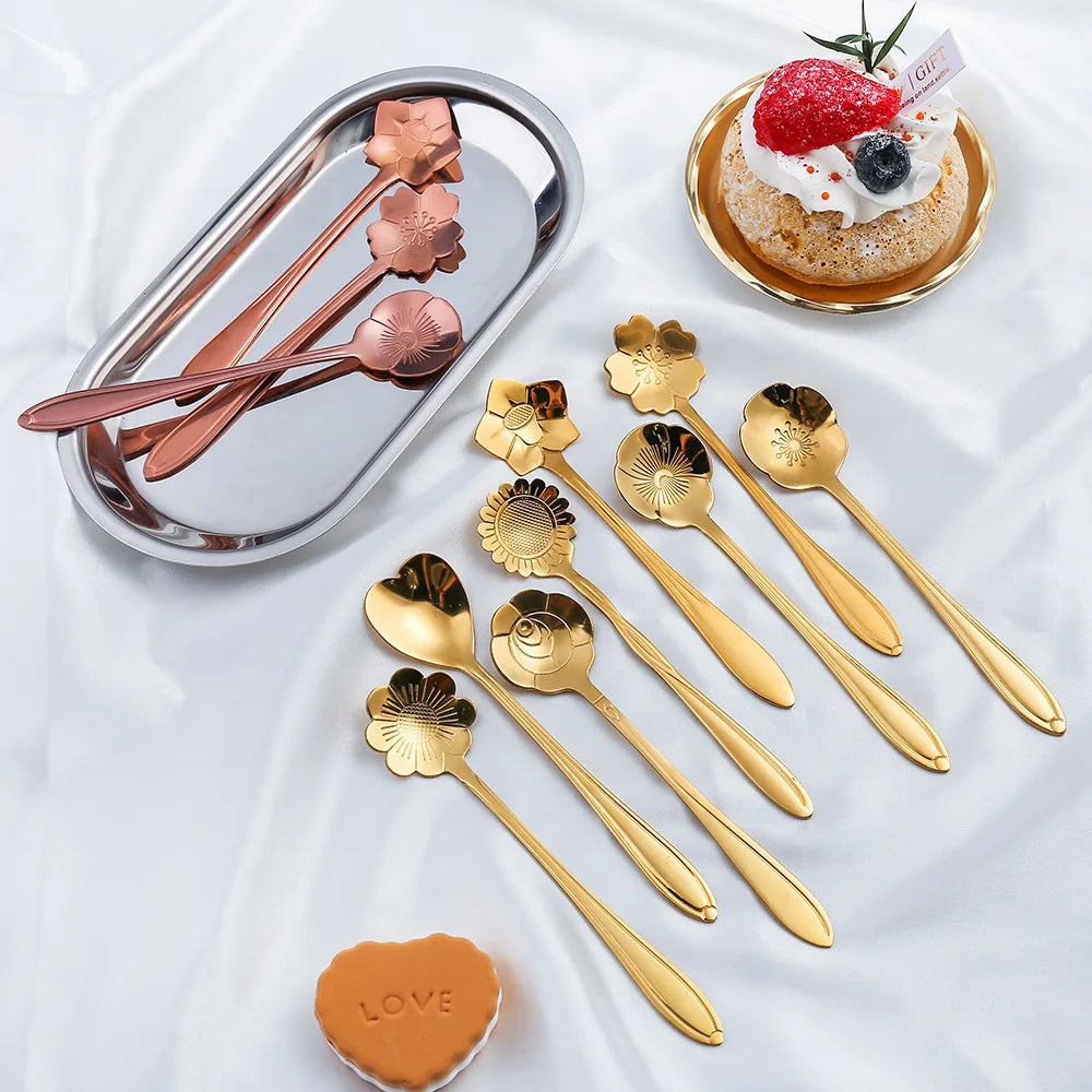8-Piece Flower Spoon Set - Stainless Steel Teaspoons for Coffee, Tea, Dessert, Ice Cream - Available in Silver and Gold