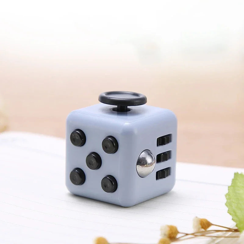 Creative Solid Color Fidget Dice – Handheld Stress Relief Toy for Kids & Adults, Anxiety & Autism Aid