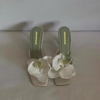 Women’s Floral Slip-On Slippers - Elegant Casual Sandals with Comfortable Fashion Design