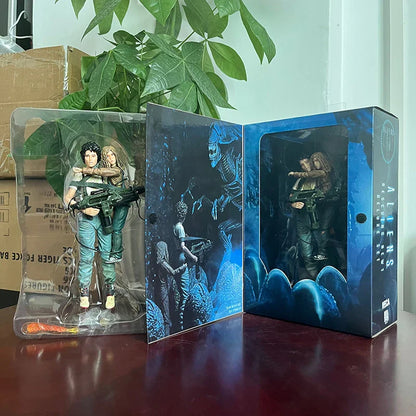 NECA Alien 2 LT Ellen Ripley & Newt Figure – Giger Xenomorph Facehugger Collectible Action Model Toy, Perfect Gift