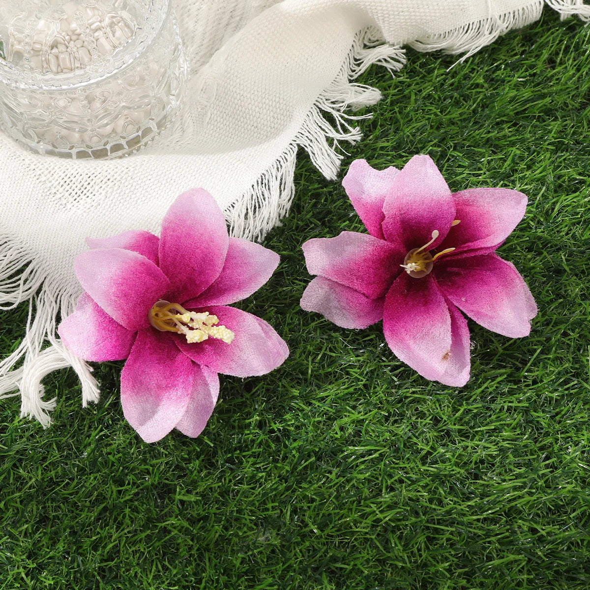 Simulated Orchid Flower Hairpins – White & Pink Hair Clips for Women, Summer Travel Seaside Fashion Headwear