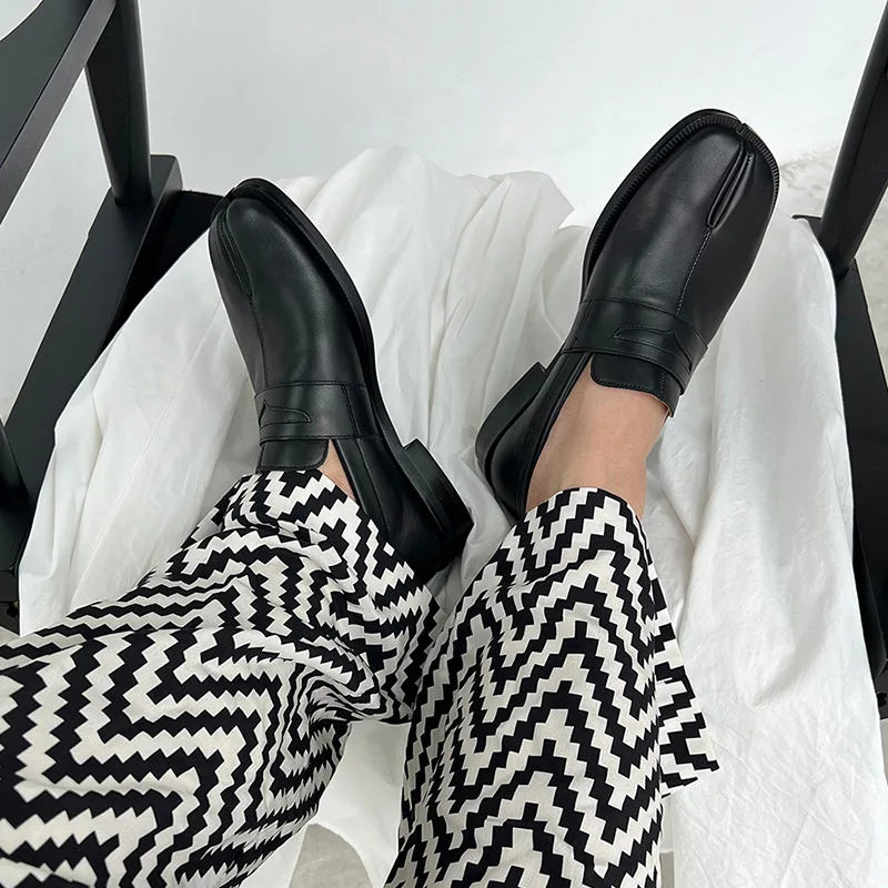 Women’s Black Tabi Shoes — Split Toe Flats with Thin Sole, Casual Loafers, Fashionable Footwear