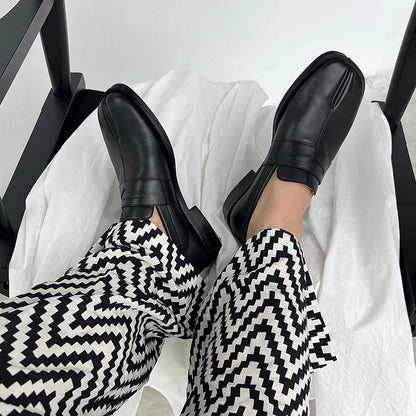 Women’s Black Tabi Shoes — Split Toe Flats with Thin Sole, Casual Loafers, Fashionable Footwear