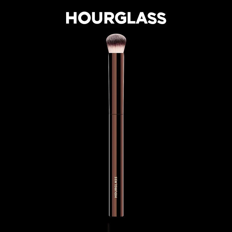 Hourglass No.19 Vanish Concealer Brush – Soft Fiber, Seamless Finish Face Makeup Brush