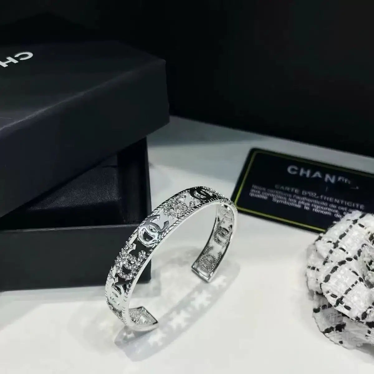 Gold Enamel Hollow Narrow Bracelet & Colorful Earrings Set — Classic Fashion, Lightweight Alloy Jewelry with Luxury Look