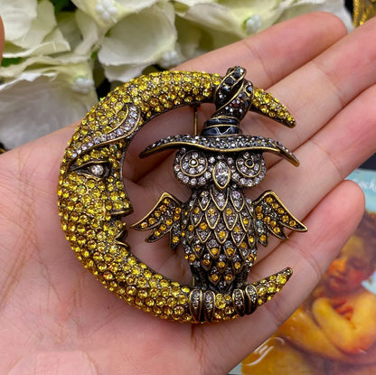 Vintage Baroque Crystal Castle Carriage Brooch – Rhinestone Clock Pin Badge for Women & Girls, Elegant Statement Jewelry