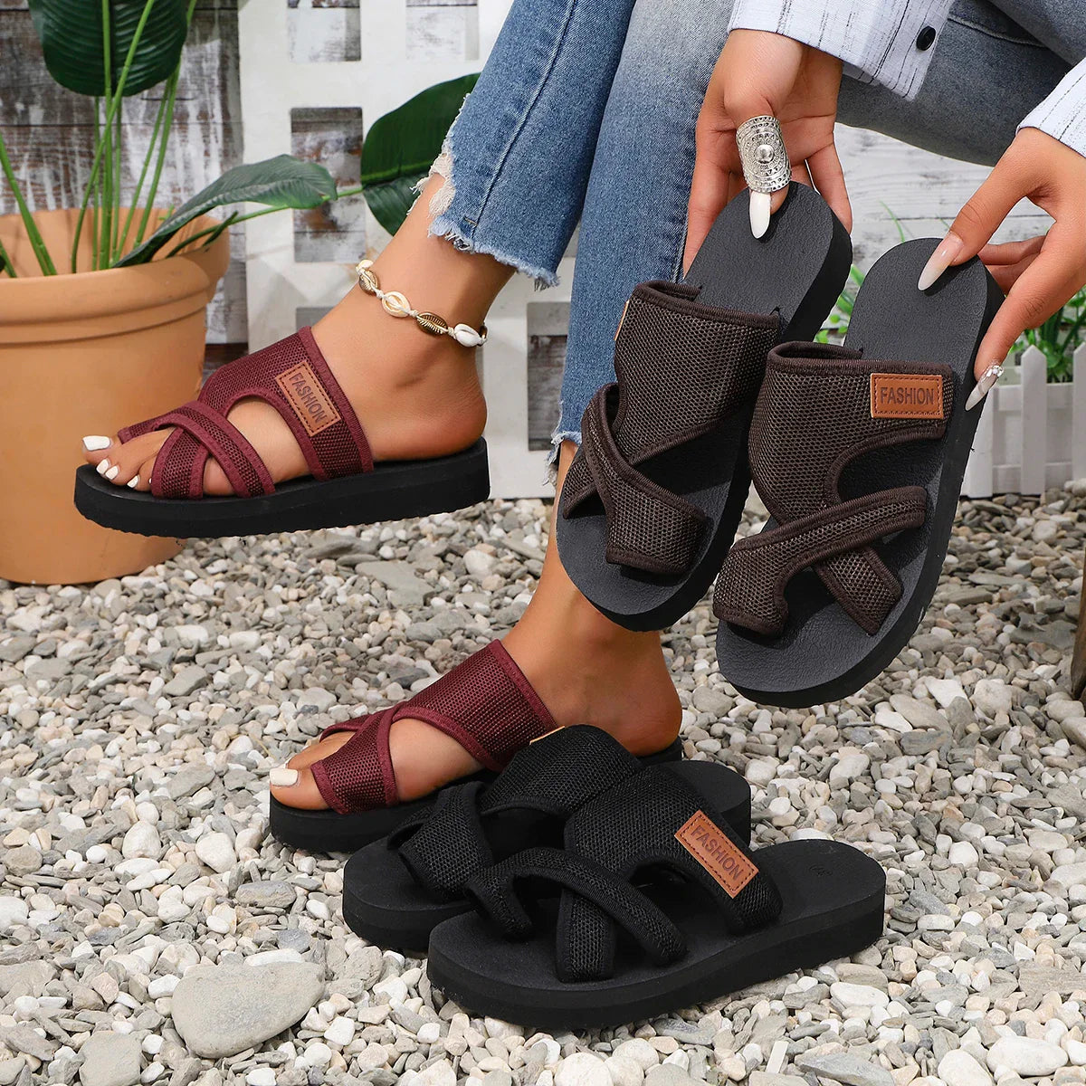 Women’s Fashion Hollow Sandals – Lightweight Breathable Beach Vacation Slippers, Comfortable Summer Footwear