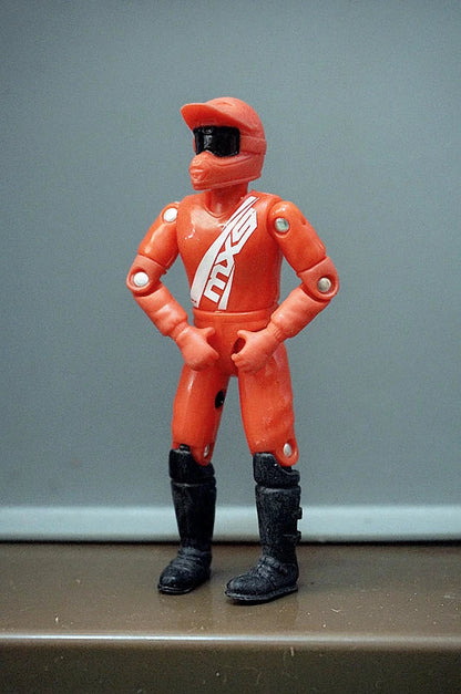 3.75-Inch Male Soldier Motorcycle Driver Figure – 1:18 Scale Off-Road Racer Collectible Model & Static Ornament