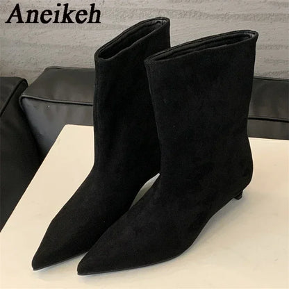 Women’s Vintage Pointed Toe Ankle Boots - Warm Slip-On Low Heel Party Knight Boots