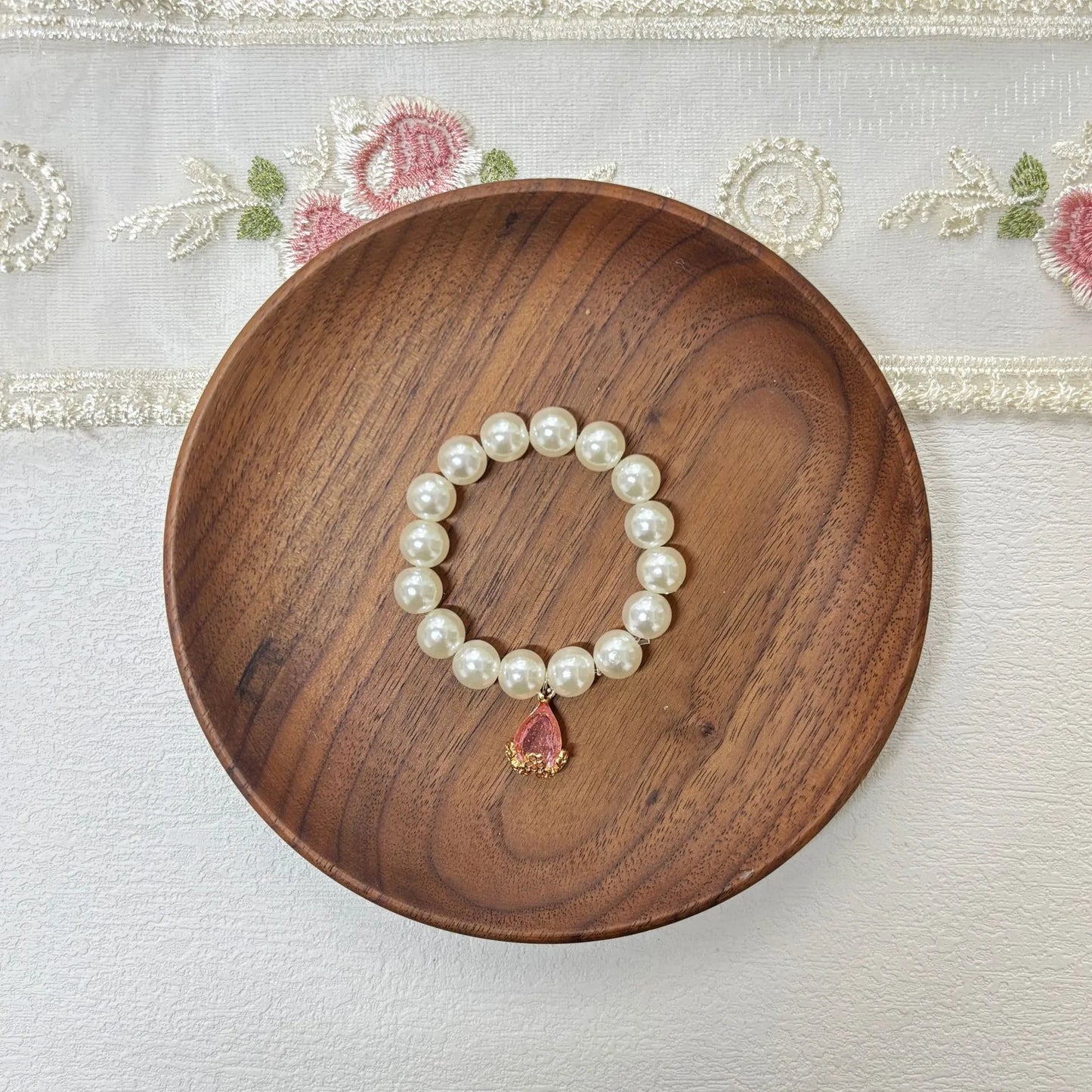 17cm Labubu Macaron Sitting Party Ornament — DIY Cute Plush Pendant with Pearl Necklace & Alloy Chain Accessory