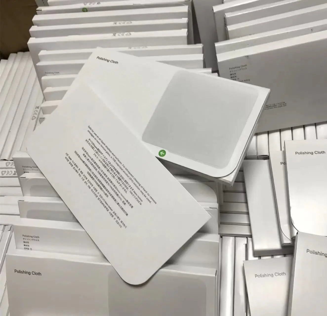 1/2PCS Polishing Cloth for Apple Devices – Nano-Texture Screen Cleaner for iPhone, iPad, Mac, iPod Pro & Apple Watch