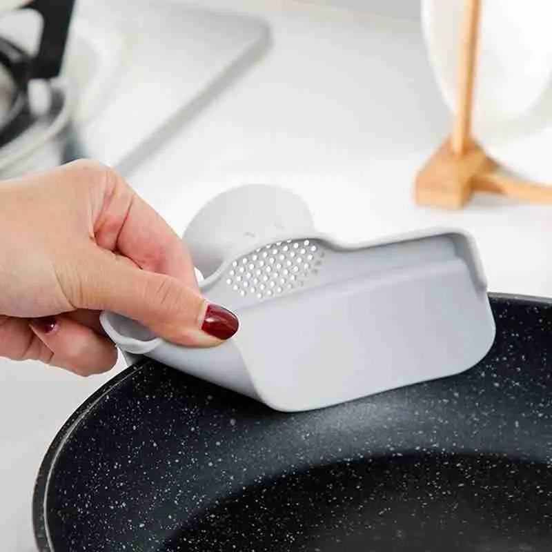 Silicone Anti-Spill Duckbill Drain Pans - Leak-Proof Pot with Round Mouth Edge, Liquid Deflector Funnel, Soup Diversion Kitchen Tool