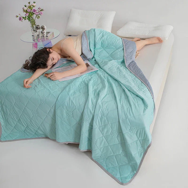 Grade A Cooling Summer Blanket – Lightweight Breathable Cooling Comforter for Bed, Soft Air-Conditioned Quilt (King/Queen Size)