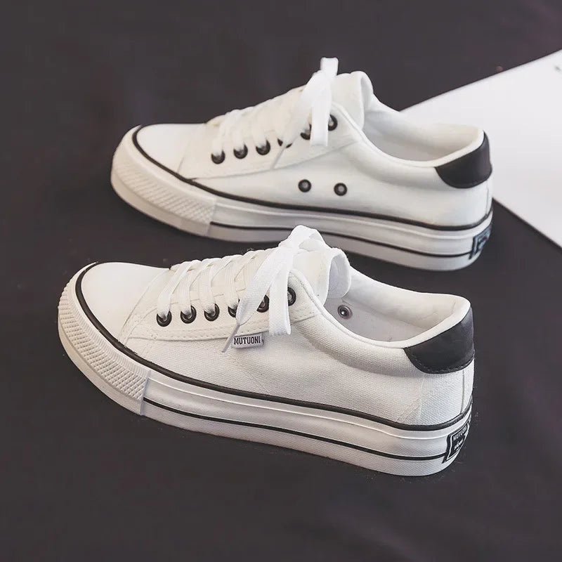 Low-Top Vulcanized Canvas Sneakers for Women - Black Platform Tennis Shoes, Classic Student and Couples Skateboard Flats