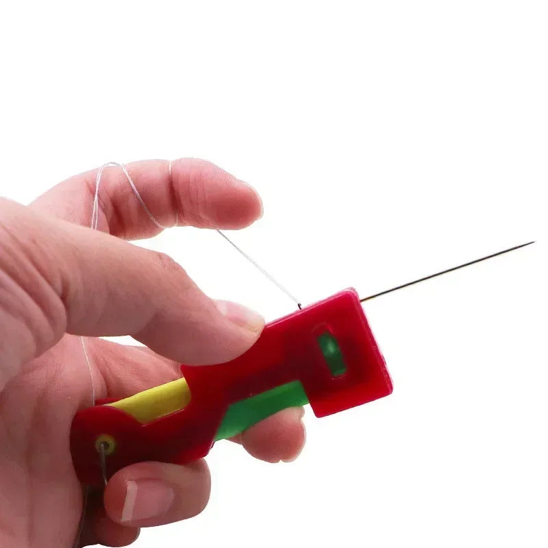 Automatic Sewing Needle Threader Tool – Easy Guide Device for Elderly, Convenient Threading (Random Color)