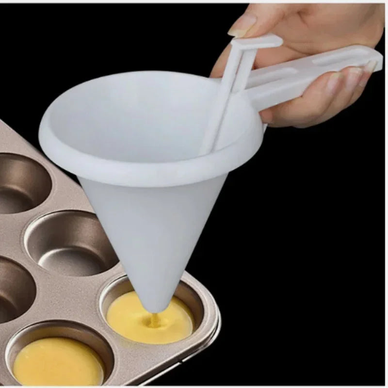 Handheld Batter Dispenser Cup – Precision Cake & Cupcake Baking Tool for Cream, Chocolate & Pastry Portion Control Funnel
