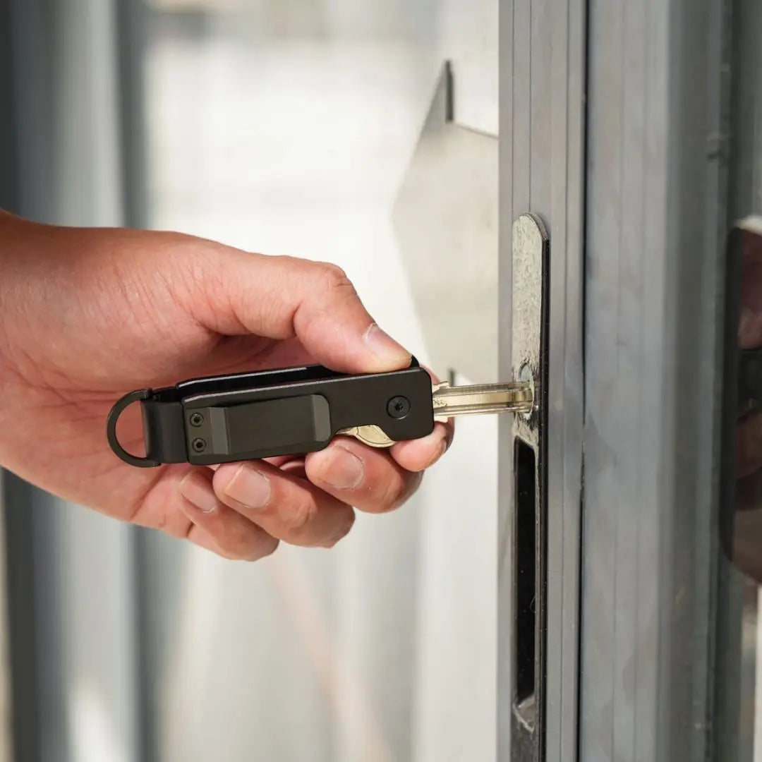 Minimalist Aluminum Key Organizer for Men & Women – Compact Alloy Key Holder & Keychain Gift