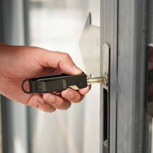 Minimalist Aluminum Key Organizer for Men & Women – Compact Alloy Key Holder & Keychain Gift