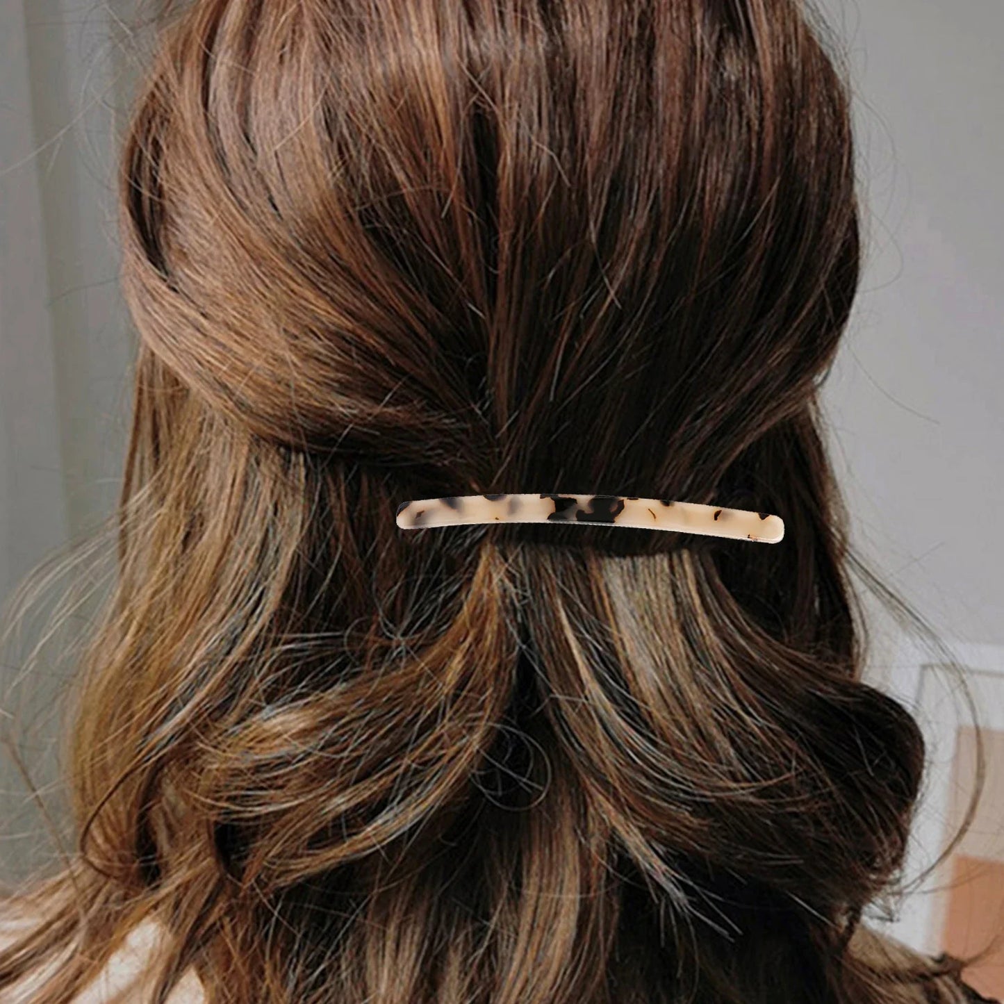 Korean Pearl White Spring Hair Clip – Refreshing Ponytail Clip for Short Hair & Half Up Styles