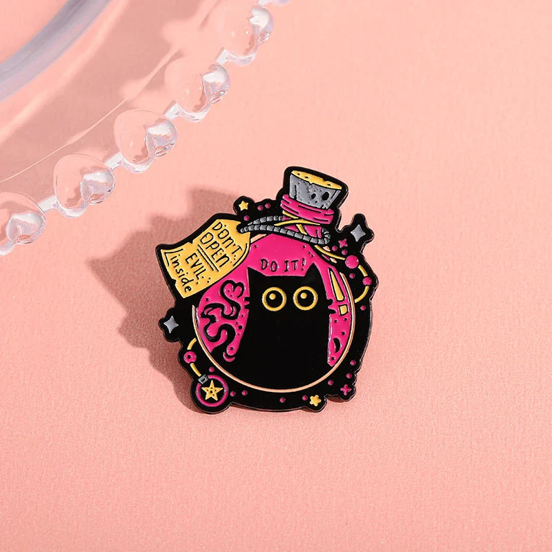 Cute Big-Eyed Black Cat Enamel Pin – Elf Magic Potion Animal Brooch for Halloween Jewelry Gift