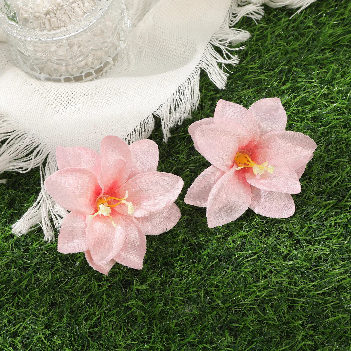 Simulated Orchid Flower Hairpins – White & Pink Hair Clips for Women, Summer Travel Seaside Fashion Headwear