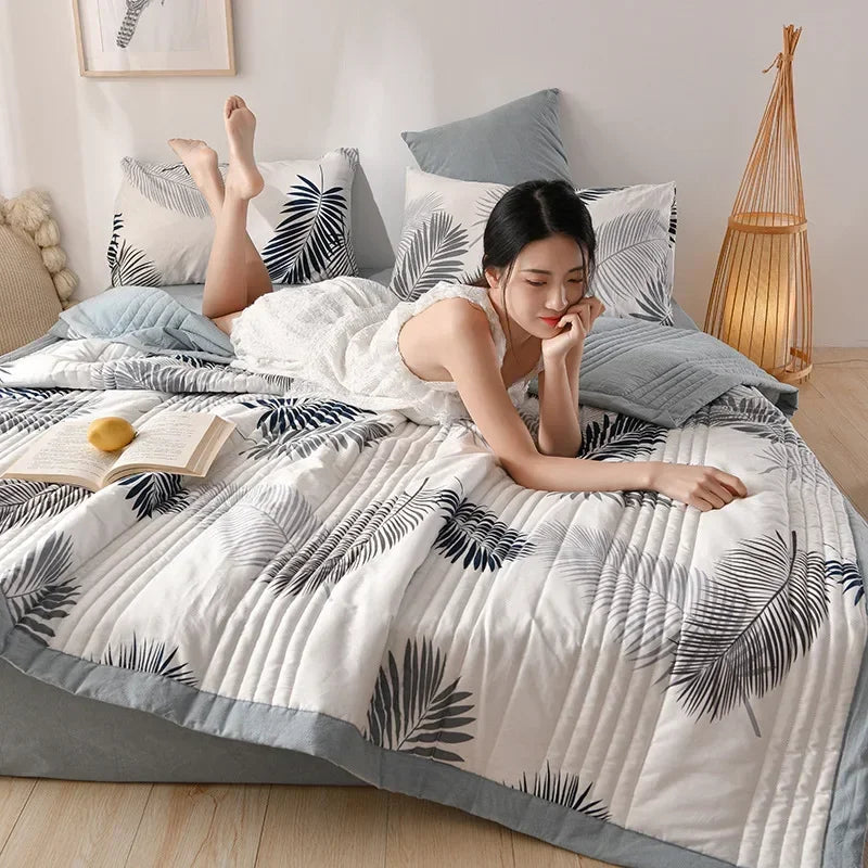 Quilted Spring Summer Quilt – Soft, Lightweight & Breathable Duvet for Queen Size, Comfortable & Washable