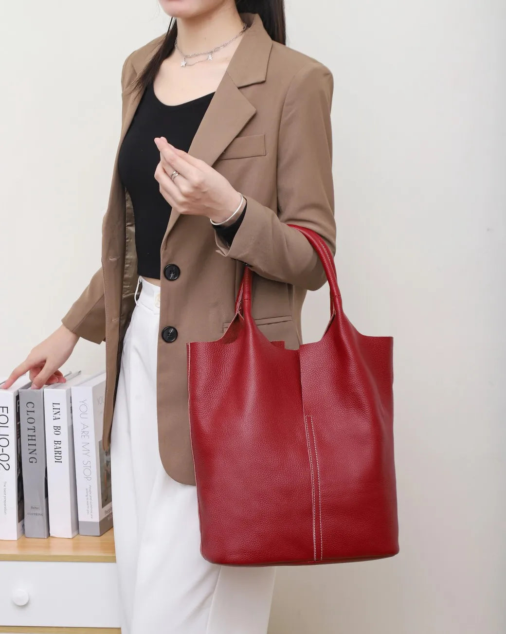 Genuine Leather Women’s Commuter Tote Bag — Soft Cowhide Shoulder Handbag, Large Capacity Bucket Bag, 2025 New